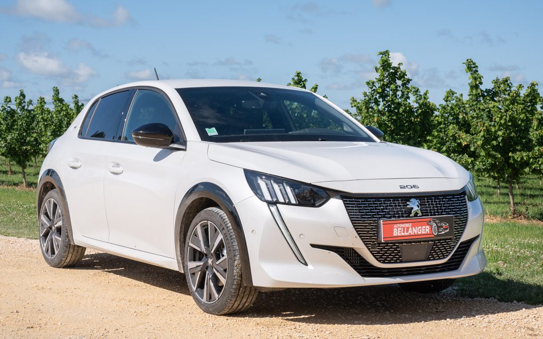 Peugeot 208 GT Line, 100cv / 0 km Voiture neuve / 23690 €