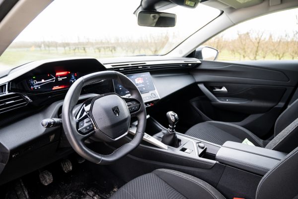 Peugeot 308 a vendre lot et garone