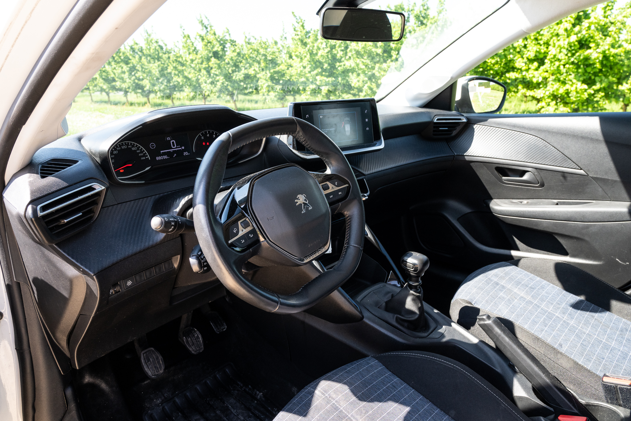 Peugeot 208 a vendre lot et garonne-1